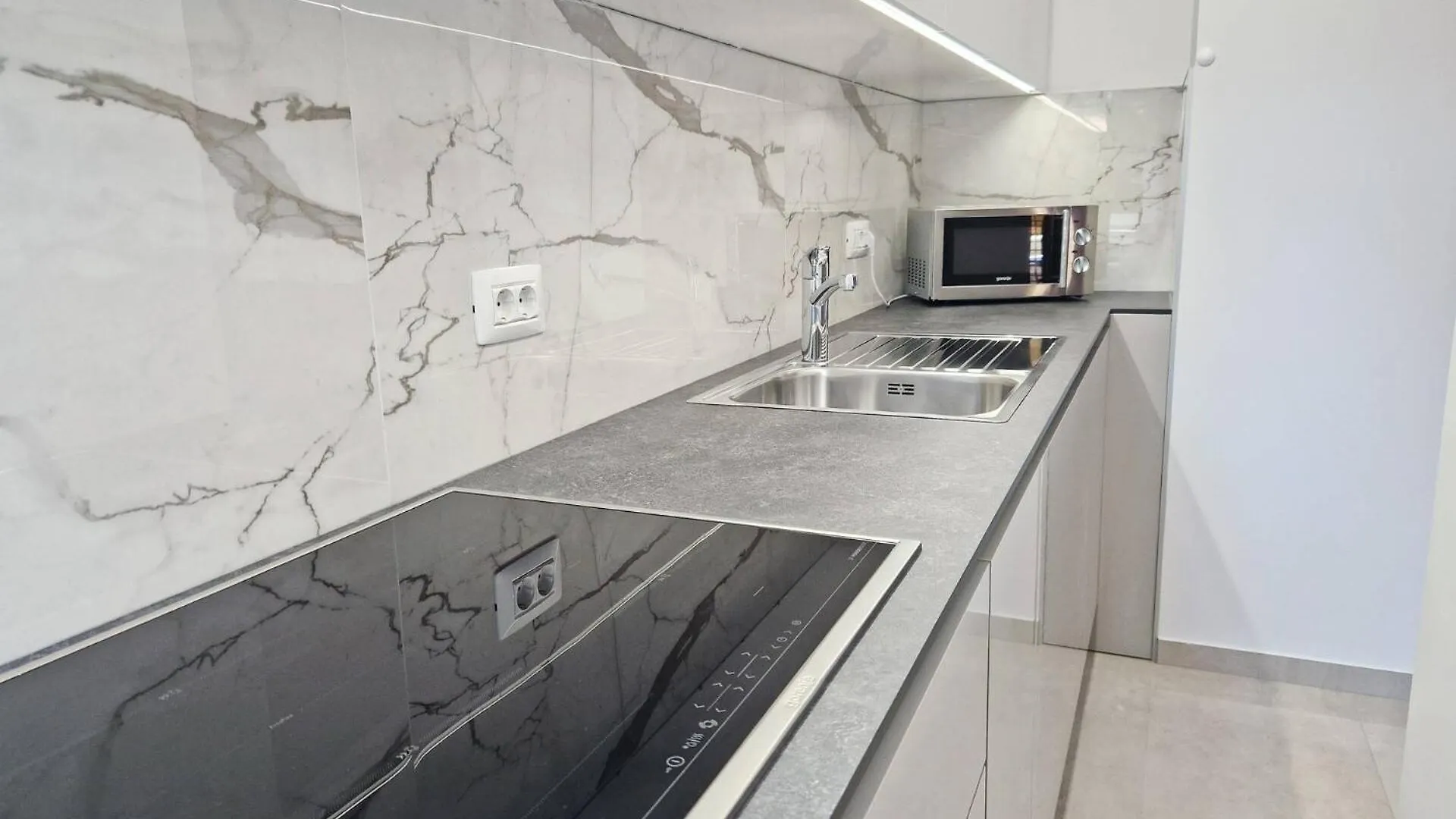 Affittacamere Sunshine Residence Baska 2