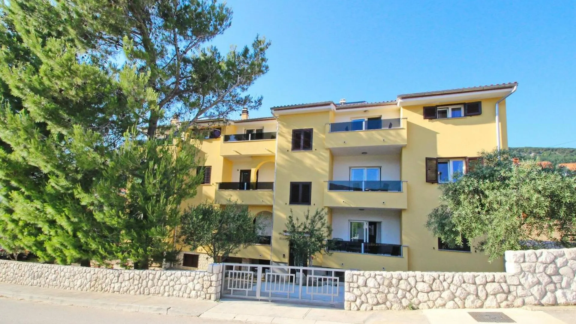 Sunshine Residence Baska 2